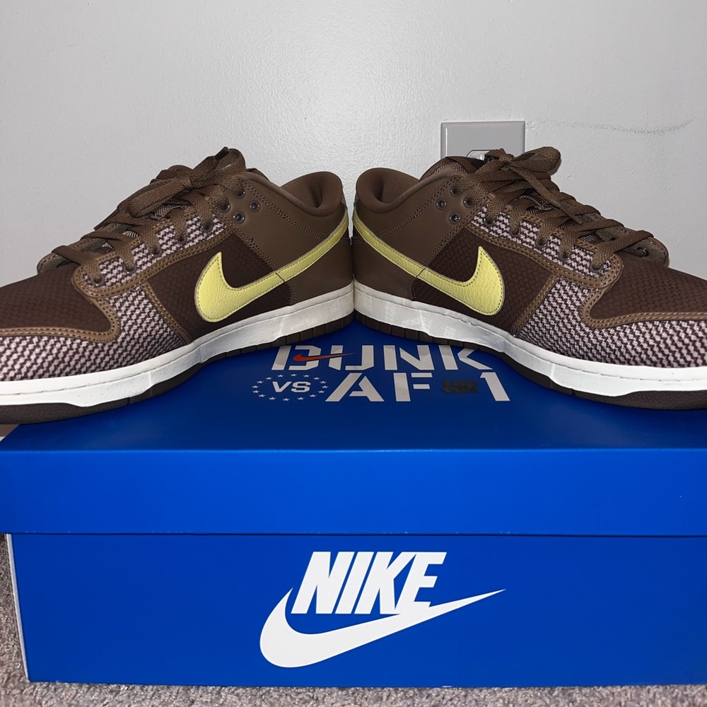 Men’s Dunks Undefeated - Picture 2 of 6